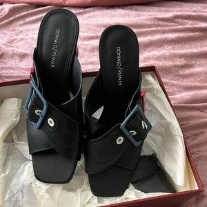 Donald/Pliner slide in sandals